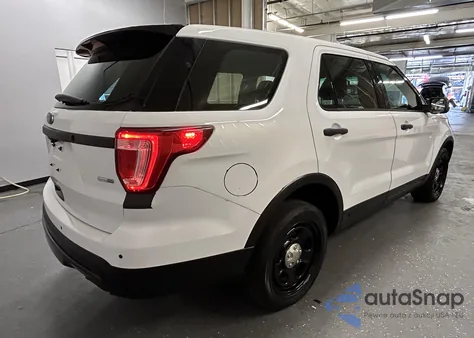 2016 Ford Police Interceptor z USA, uszkodzony, nr VIN 1FM5K8AR8GGD05710